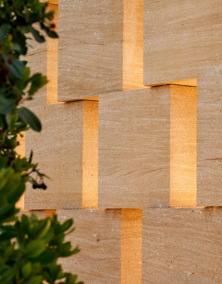 un-zoom-sur-la-pierre-du-gard-faconnee-pour-le-chateau-de-selle