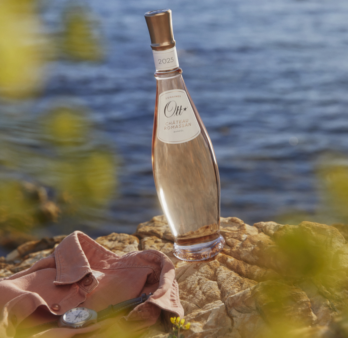 vin-rose-chateau-romassan-sur-la-roche-en-bord-de-mer